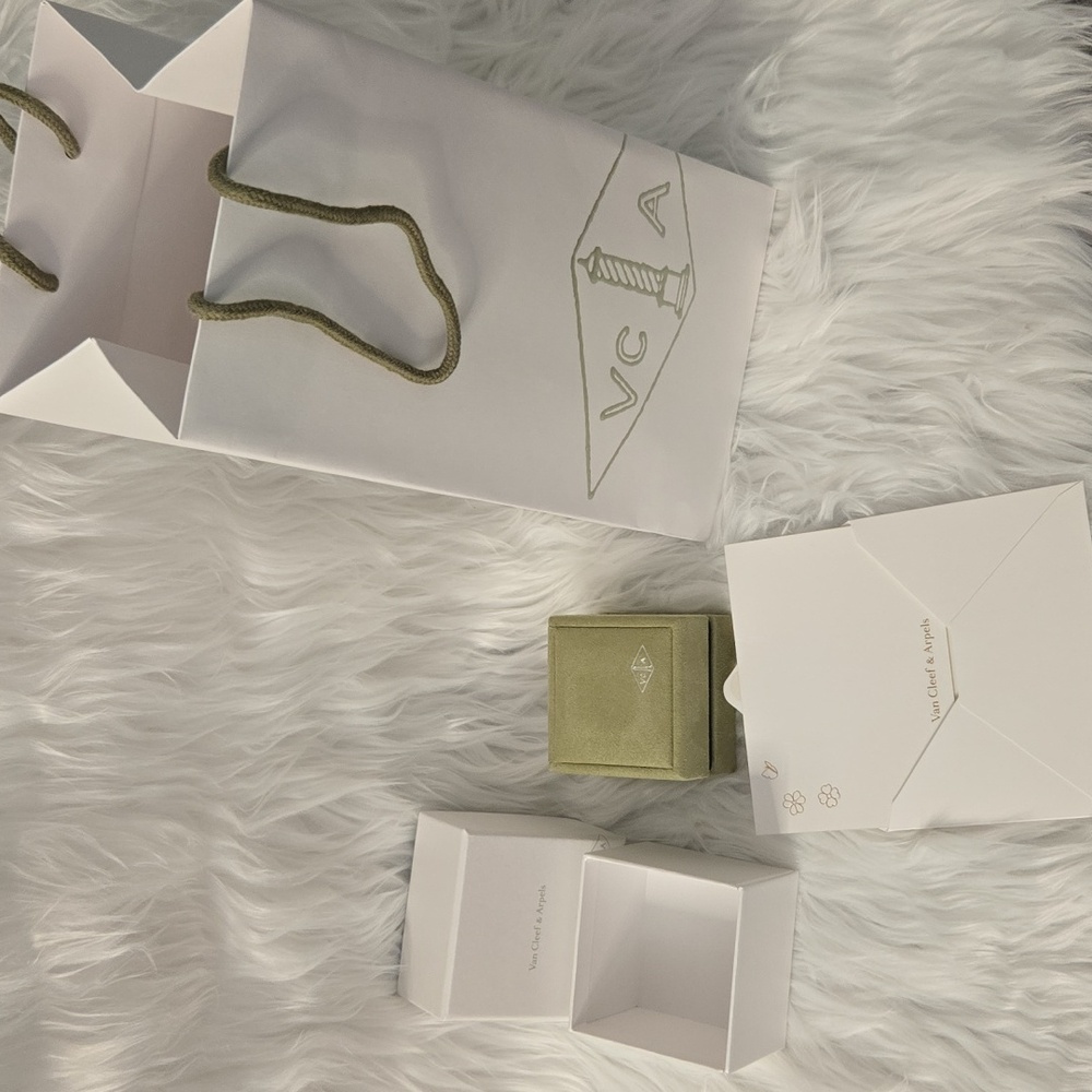 Van Cleef & Arpels White and Gold Gift Set